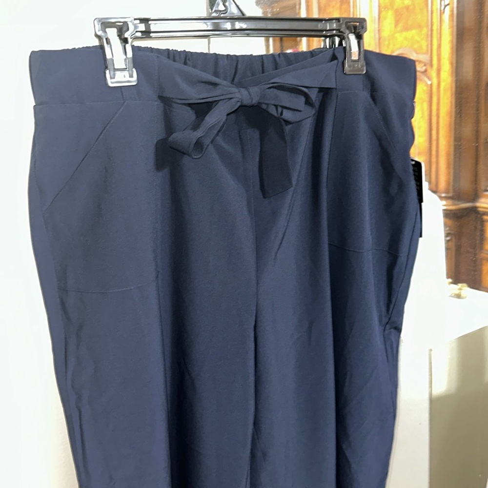 Navy blue capri pants